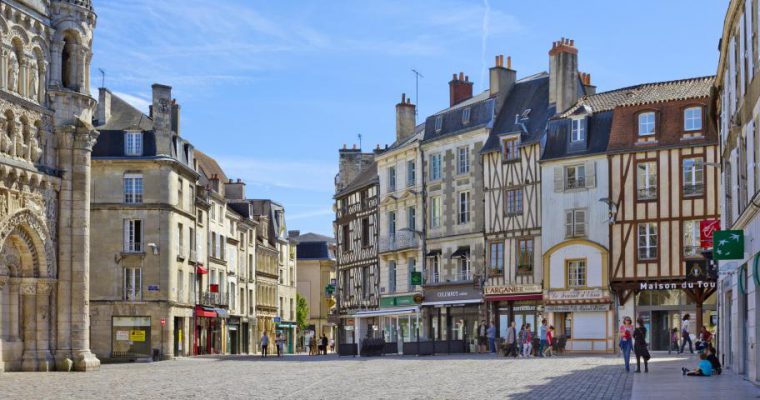 Redécouvrir l’histoire de Poitiers : pour une ville plus féministe